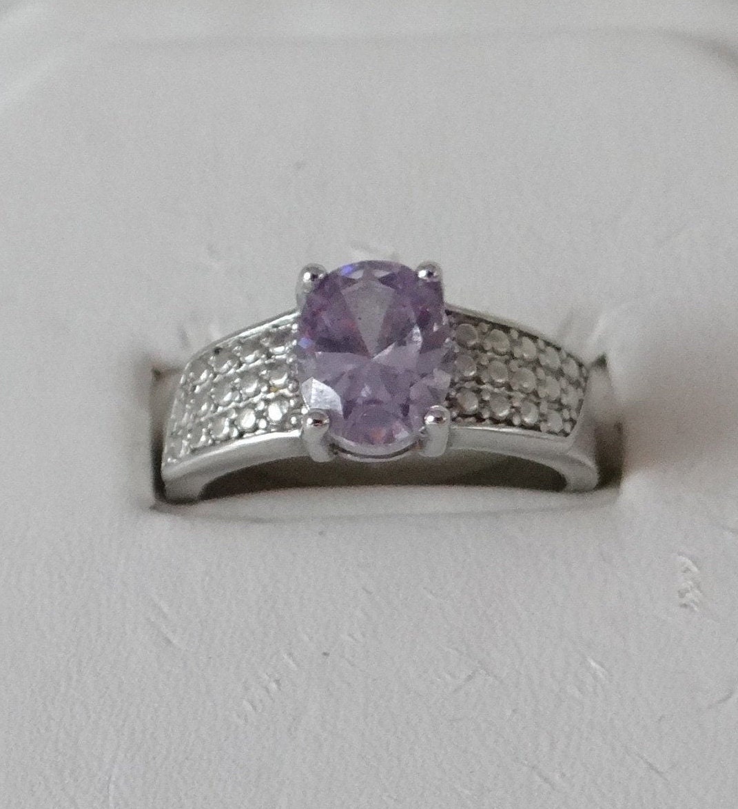 Vintage Facettierte Violett Lavendel Strass Ring Auf Einem Silber Ton Einstellung - Größe 8, 25 Lila Geschenk Für Sie von SecondWindShop