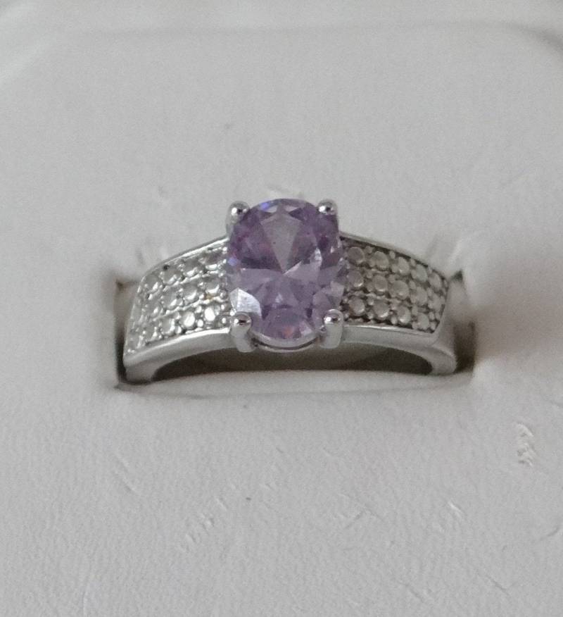 Vintage Facettierte Violett Lavendel Strass Ring Auf Einem Silber Ton Einstellung - Größe 8, 25 Lila Geschenk Für Sie von SecondWindShop