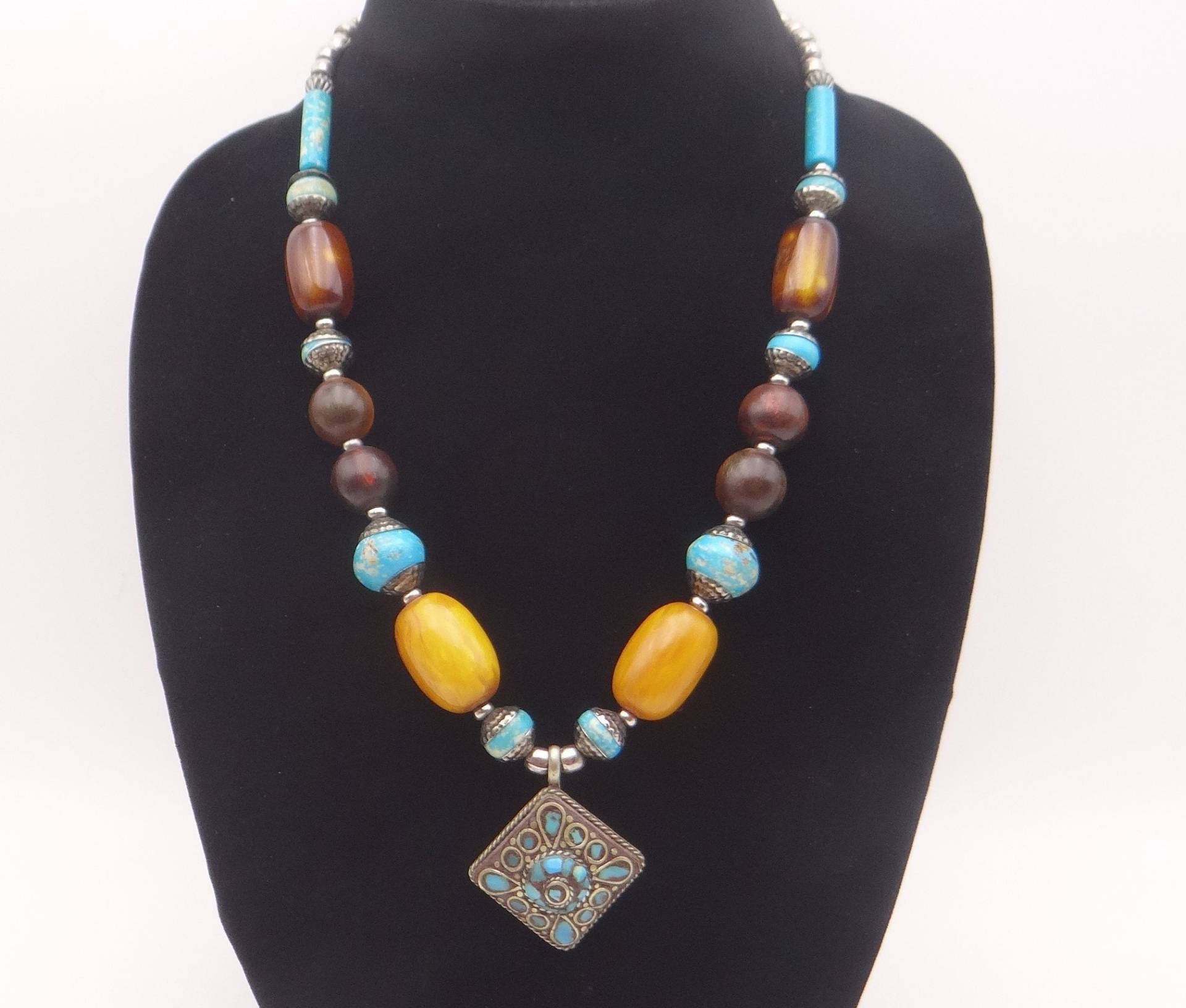 Vintage Südwesten Stil Faux Türkis Blau Und Holz Halskette Mit Silber Ton Akzente von SecondWindShop