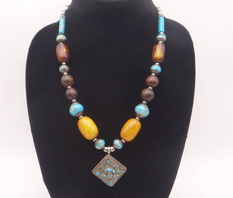 Vintage Südwesten Stil Faux Türkis Blau Und Holz Halskette Mit Silber Ton Akzente von SecondWindShop