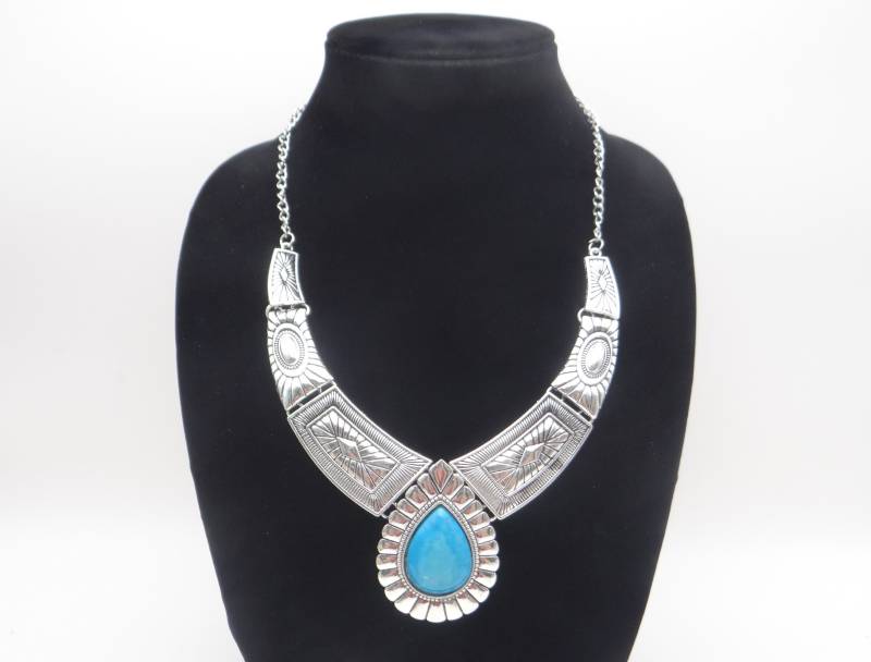 Vintage Südwesten Stil Türkis Blau Emaille Perle Und Silber Ton Gepresst Metall Halskette Wunderbare von SecondWindShop