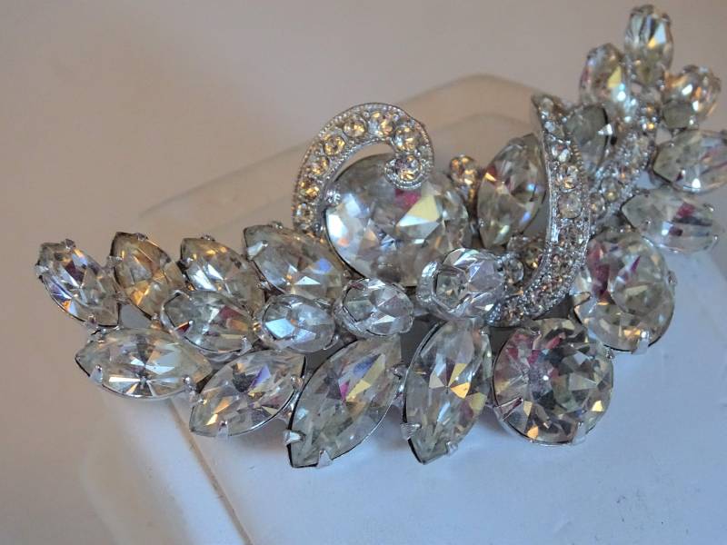 Wunderschöne Eisenberg Klare Runde Und Marquis Strass Brosche Anstecknadel Auf Silberfarbener Platte - Vintage von SecondWindShop
