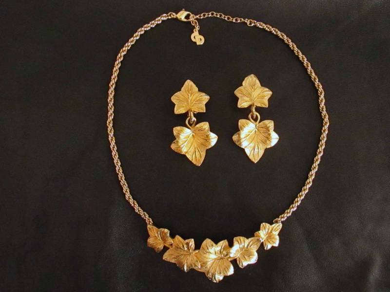 Christian Dior Halskette + Ohrringe Schmuckset Vintage 1960Er Vergoldet Efeublatt Christian Dior Halskette + Ohrringe Schmuckset Vintage 1960Er Vergoldet Efeublatt von Secondlifes