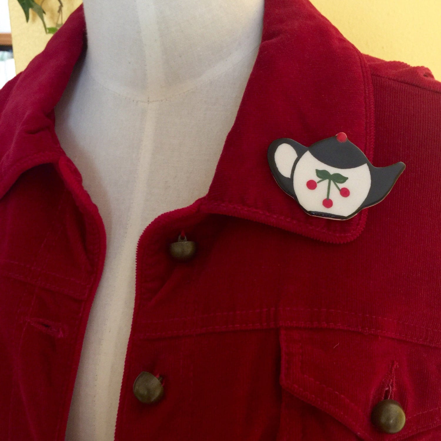 Teekanne Anstecknadel Kirsche Brosche Keramik Kostüm Vintage Glasierter Ton Muttertag Teeparty Geschenk Teens Schmuck Retro Kirschen Beere Rot von SecretBelladonna