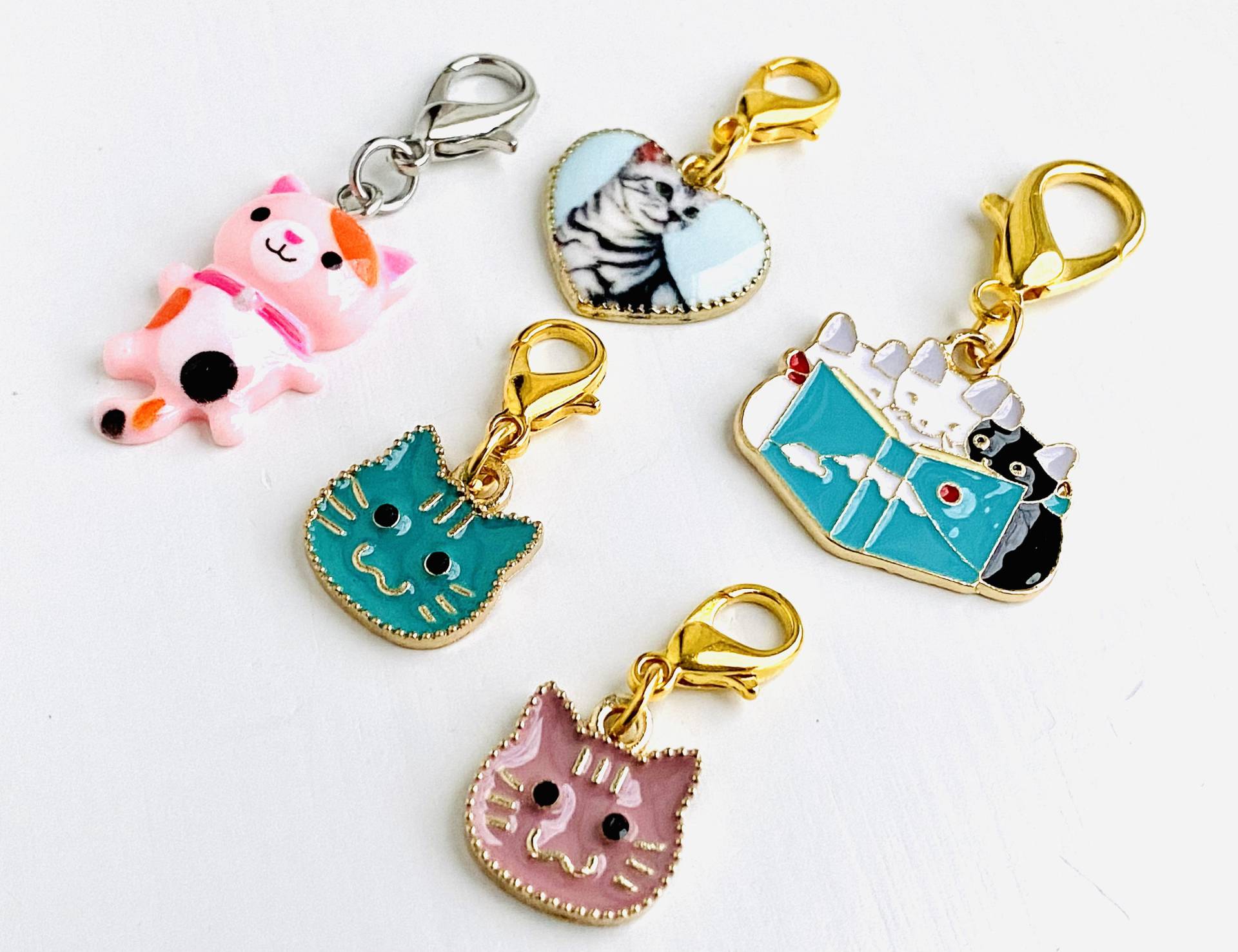 1 Katze Zipper Pull, Clip Auf Charms, Cat Charm, Journal Pulls Für Geldbörsen, Kitty Katzenbesitzer Geschenke von SecretGardenByLaura