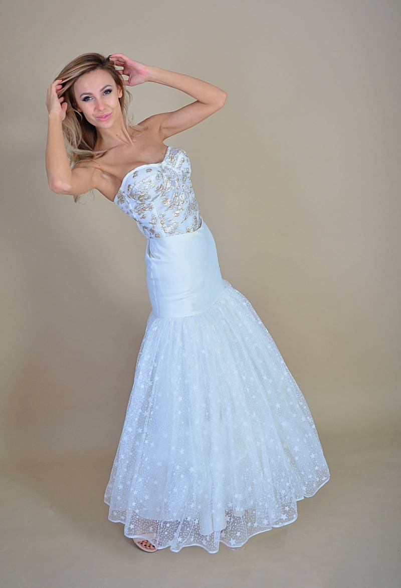 sterne Rock/Celestial Braut Elfenbein Designer Midi Brautkleid von SecretGardenBySvetla