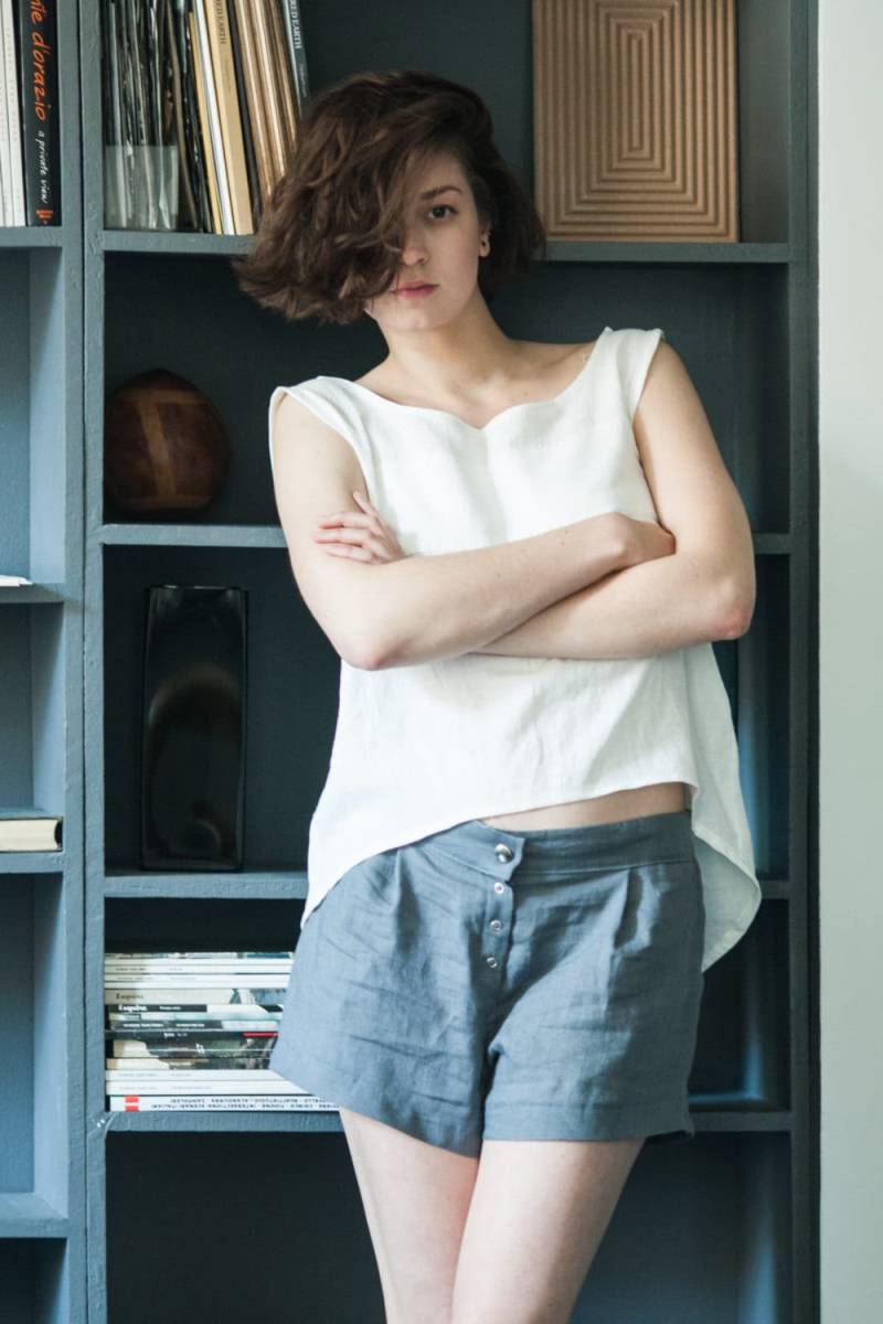 Leinen Pyjama Set Weißes Tank Top & Graue Shorts Loungewear von SecretsAndThings