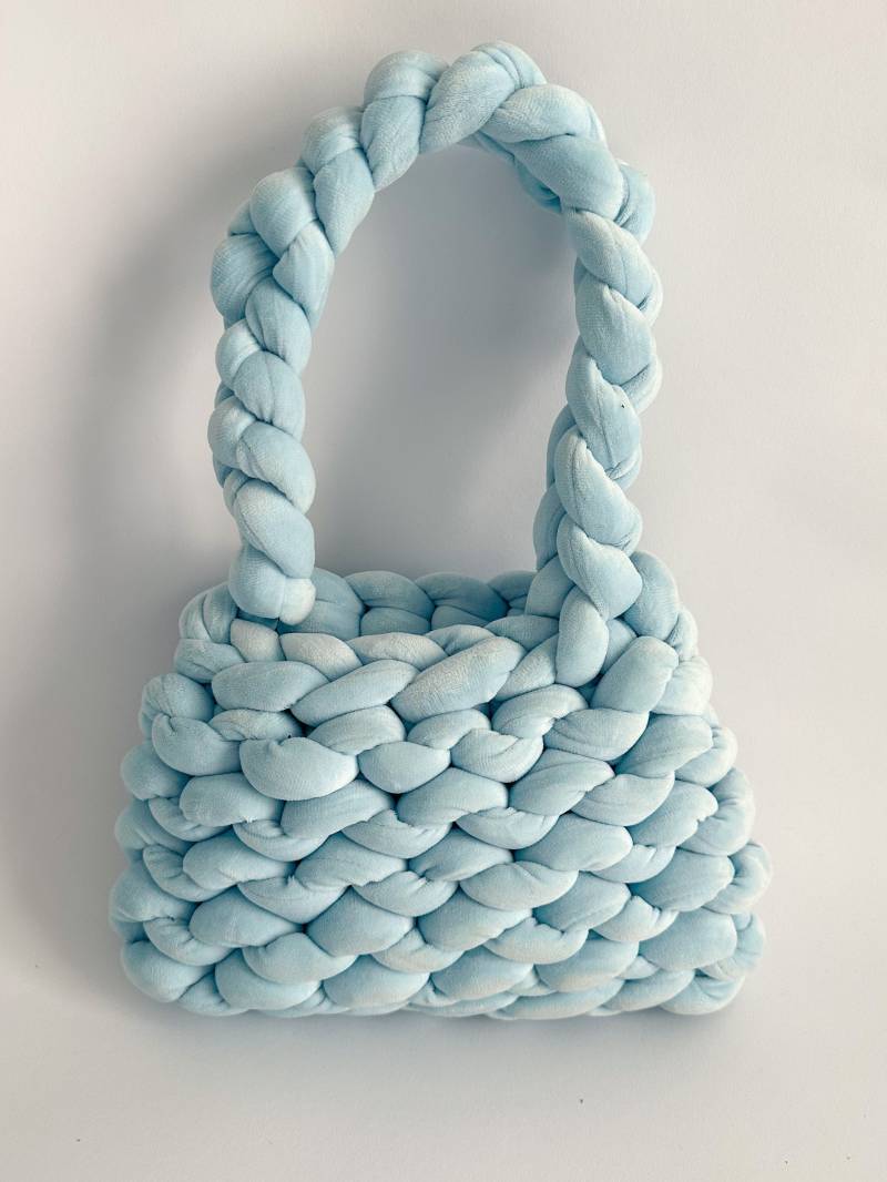 Samtige Handgestrickte Tasche Aus Schlauchgarn von SeeMeRowlin