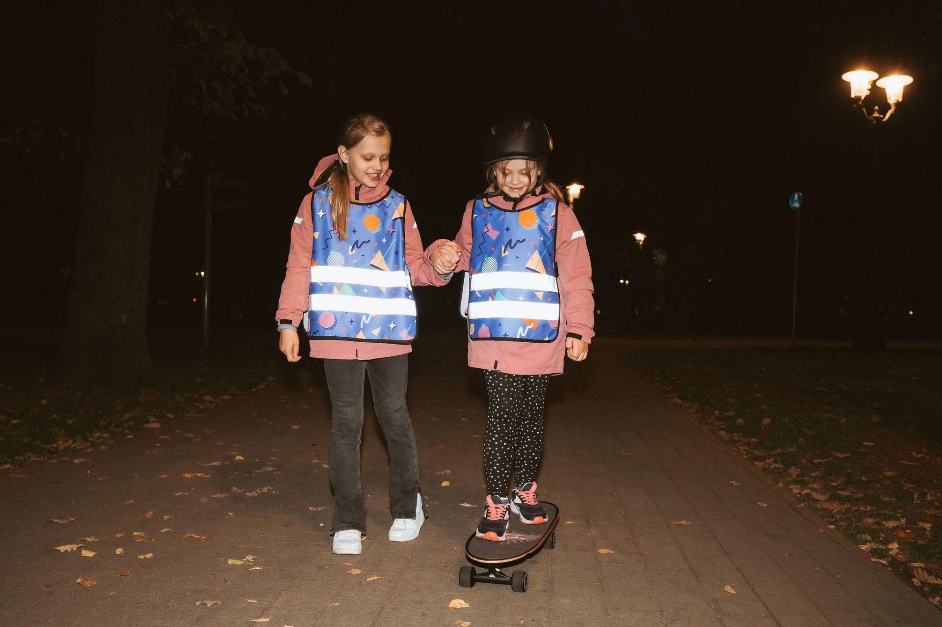 Seeme Purple Adventures Sicherheitsweste Für Kinder Mit Abstrakten Reflektierenden Designs - Bessere Sichtbarkeit Bei Einzigartigen von SeeMeVests