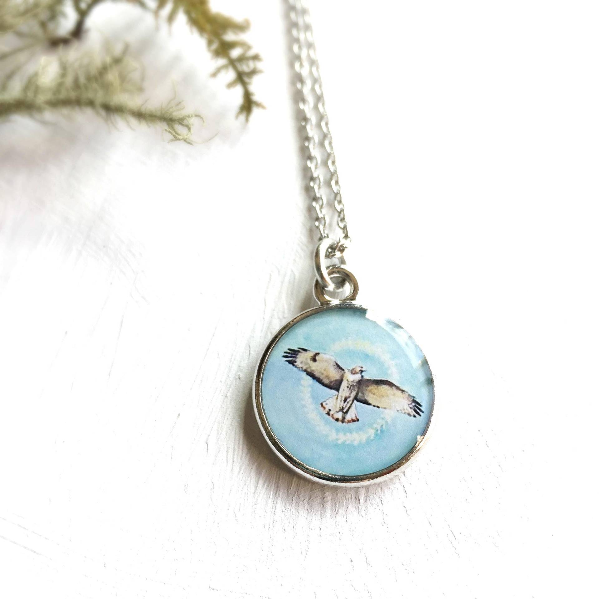 Falke Schmuck, Halskette, Rot Angebundener Falke, Raubvogel, Krafttier, Silberne Falkenhalskette von SeedandSky