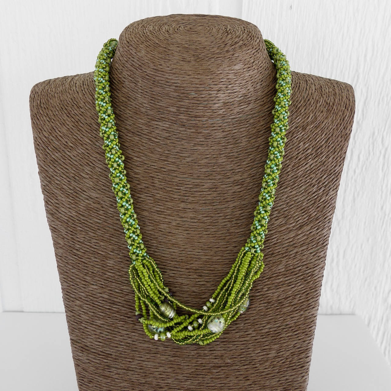 Beginnen Sie Mit Einer Grünen Halskette Im Boho-stil, Um Ihren Eigenen Look Zu Kreieren. Alles Geht Beginnen Sie Mit Einer Grünen Halskette Im Boho-stil, Um Ihren Eigenen Look Zu Kreieren. Alles Geht von SeedlingDesigns
