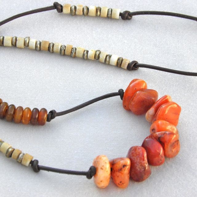 Feuer Achat Halskette-Armband Set Horn & Heishi Perlen, Lederband Feuer Achat Halskette-Armband Set Horn & Heishi Perlen, Lederband von SeedlingDesigns