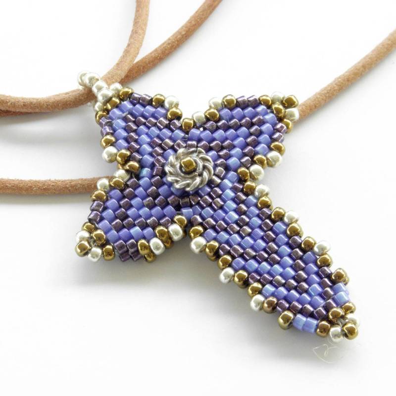 Kreuz Halskette Lila Perlen Gefädelter Anhänger, Lederband Kreuz Halskette Lila Perlen Gefädelter Anhänger, Lederband von SeedlingDesigns