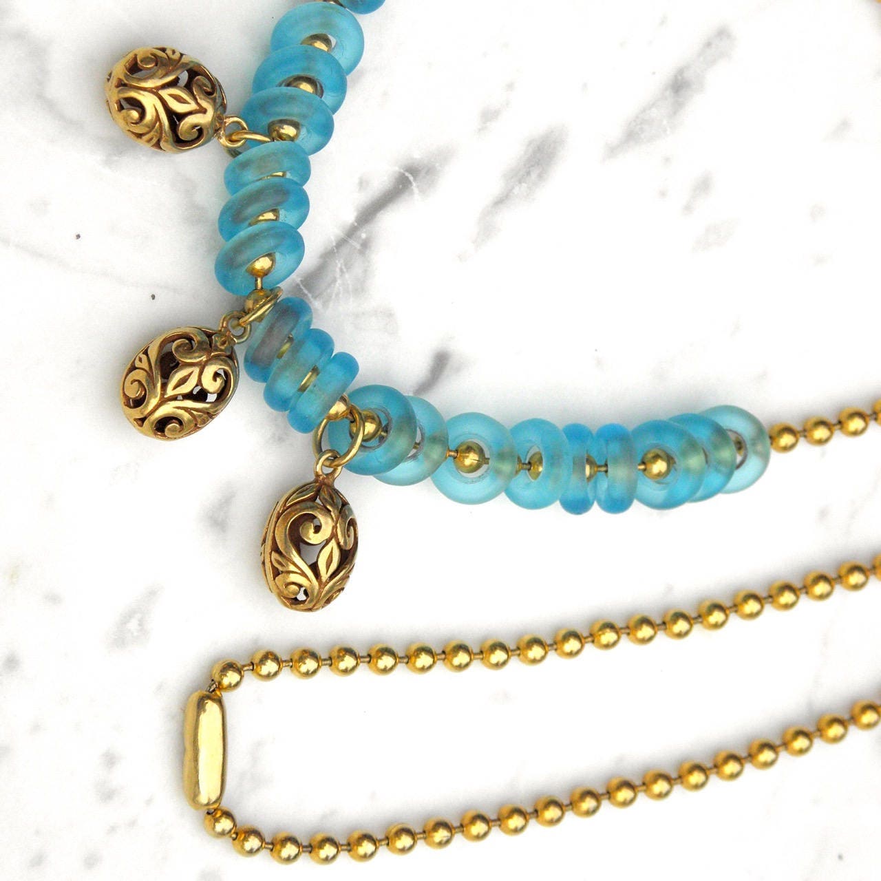 Kugel-Kette, Messing, Perlen, Aqua, Gold, Filigran, Handgefertigt, Trendy, Umfunktionierten Kugel-Kette, Messing, Perlen, Aqua, Gold, Filigran, Handgefertigt, Trendy, Umfunktionierten von SeedlingDesigns