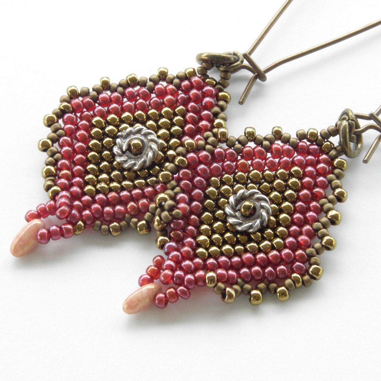 Perlengefädelte Ohrringe Rosa Diamant Perlenschmuck Perlengefädelte Ohrringe Rosa Diamant Perlenschmuck von SeedlingDesigns