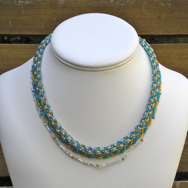 Perlenkette Klare, Goldene Und Meerblaue Rocailles 46 cm Perlenkette Klare, Goldene Und Meerblaue Rocailles 46 cm von SeedlingDesigns