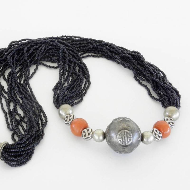 Schwarze Samen Perlenkette Silber Drache Akzent, Östlicher Stil von SeedlingDesigns