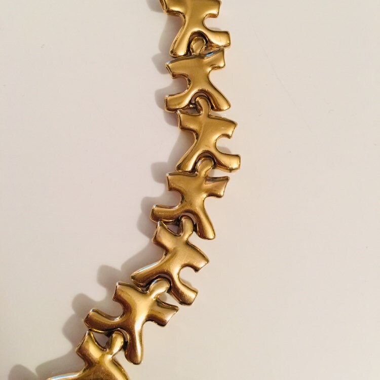 Charles Jourdan Paris 1990Er - Vergoldetes Armband, Dessen Glieder Stilisierte Figuren Wie Puzzleteile Sind Charles Jourdan Paris 1990Er - Vergoldetes Armband, Dessen Glieder Stilisierte Figuren Wie Puzzleteile Sind von SeekMyPicks