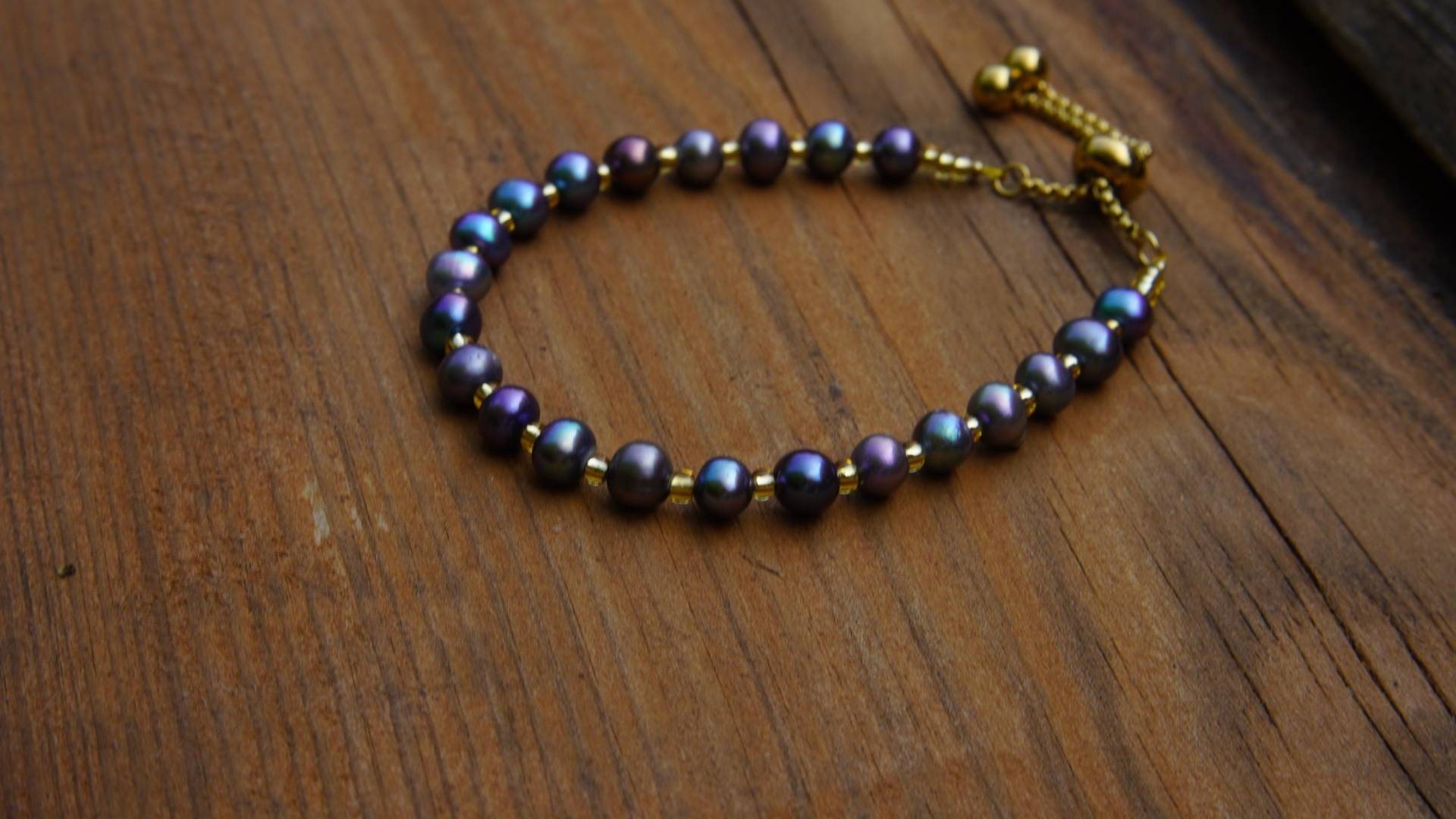 Armband Aus Süßwasserperlen & Miyuki-Perlen | Verspielter Perlenschmuck Handgemacht Peacock Perle von SeelenfreundShop