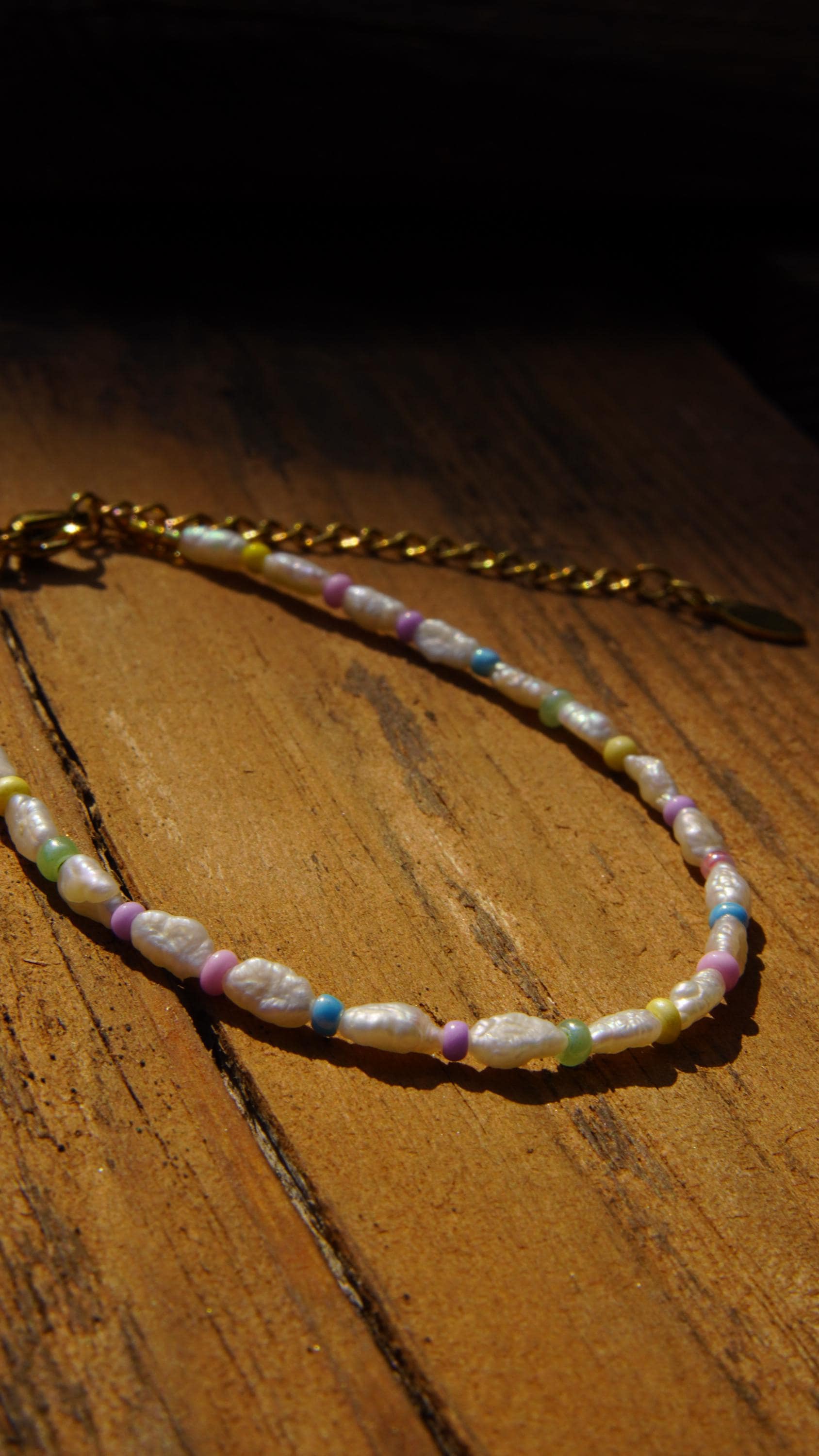 Buntes Armband Aus Süßwasserperlen & Miyuki-Perlen | Verspielter Perlenschmuck Handgemacht von SeelenfreundShop