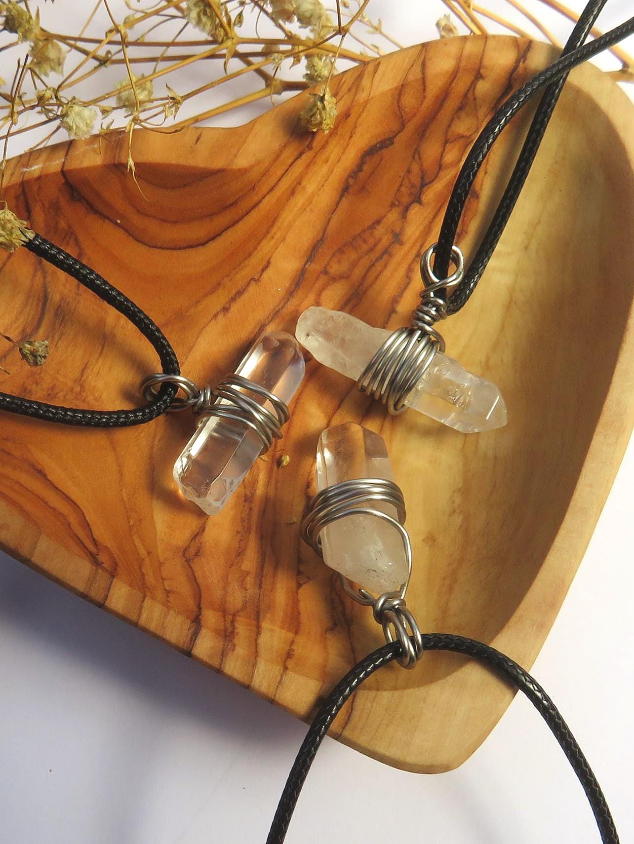 Halskette Bergkristall Handgemacht | Leder Quarz Schmuck Heilstein Mit Anhänger von SeelenfunkenDE