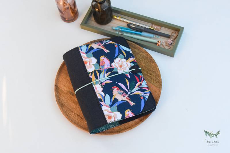 Spatzjournal Kalenderhülle/Planer Ringbuch Kalender in A5 Vogel Dunkelblau, Rose & Rot von SeeleundFadenShop