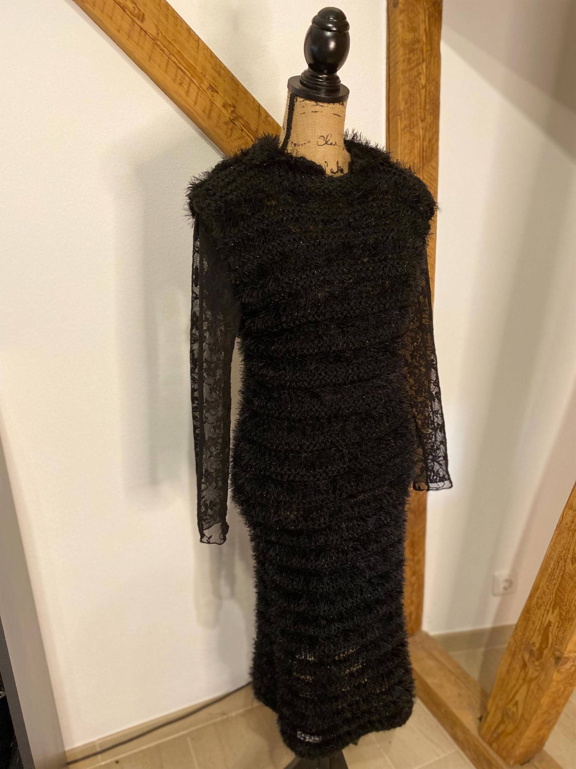 Hoodie-Kleid Schwarz , Seelness®Design Unikat, Handgestrickt Mit Großer Kapuze, Größe S/M Ärmellos, Langarm-Shirt Aus Spitze Gratis von SeelnessDesign