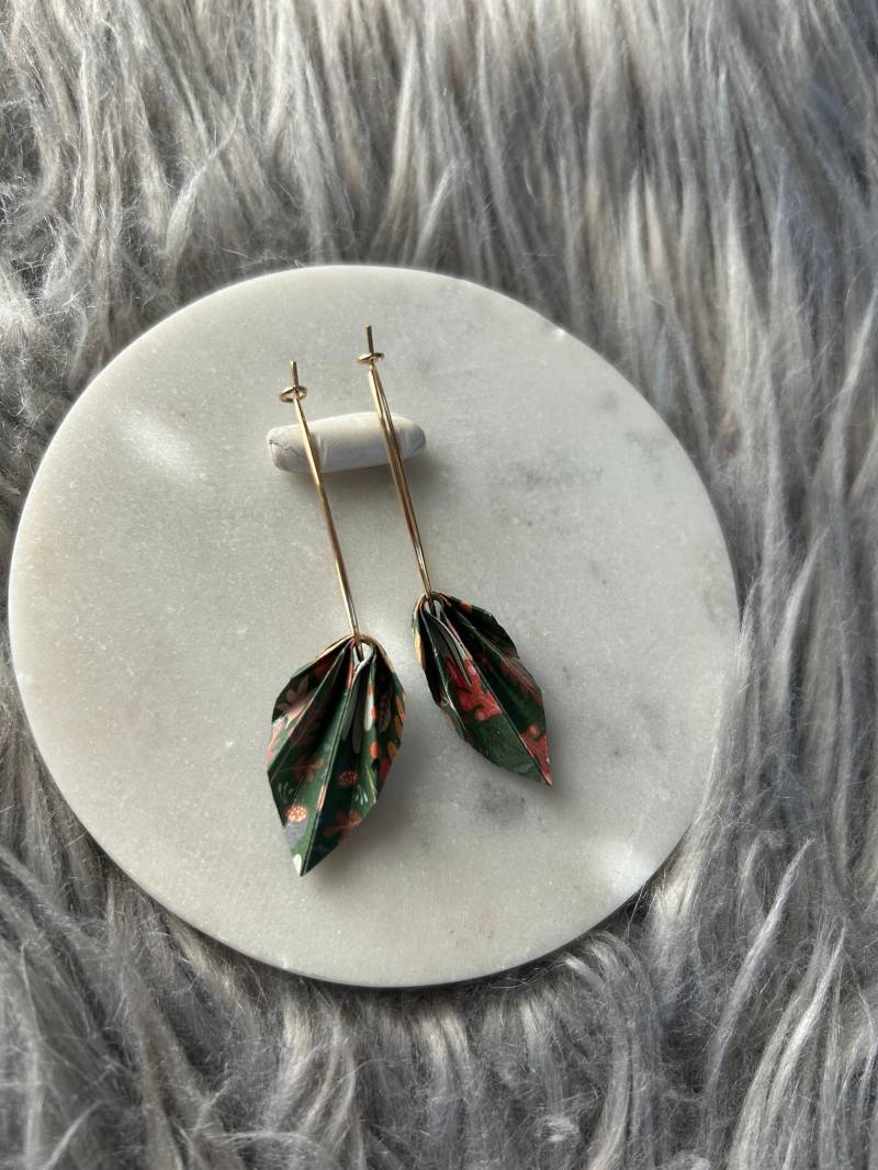 Ohrringe Aus Papier | Origami Tropfen-Creole Vergoldet Grün Mit Buntem Muster von Seemannsanker