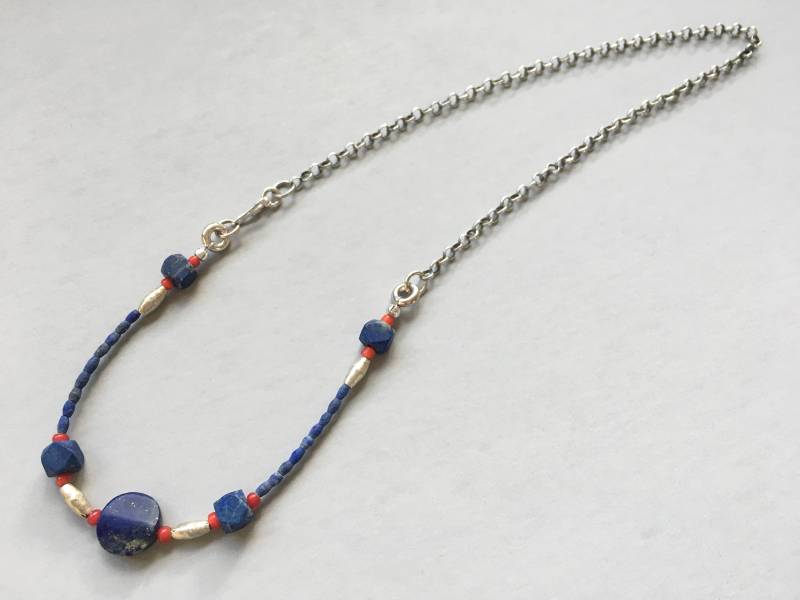 Lapislazuli Halskette, Antikes 925 Sterling Silber Weißes Herz Rot Handel Halskette von SeesawDesignStudio