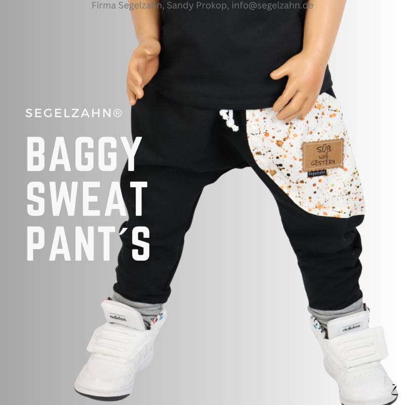 50% Sale Baggy Sweat Hose Kinder Jogger Schwarz Jungen Pumphose Jogginghose Segelzahn Kinderkleidung Mitwachshose Gr. 110/116 Kinderhose 50% Sale Baggy Sweat Hose Kinder Jogger Schwarz Jungen Pumphose Jogginghose Segelzahn Kinderkleidung Mitwachshose Gr. 110/116 Kinderhose von Segelzahn