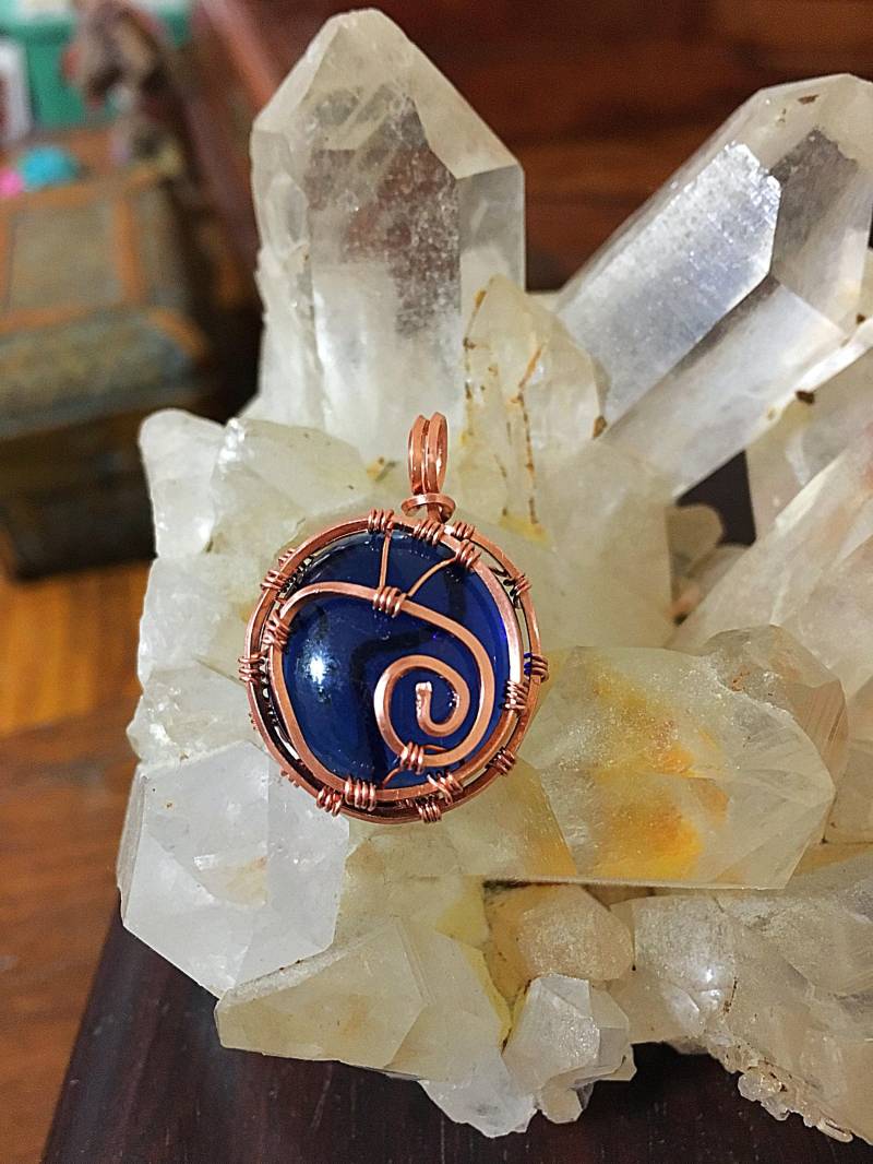 Draht Gewickelt Cabochon, Anhänger, Kobalt Blau Kupferdraht Boho Halskette, Schmuck Draht Gewickelt Cabochon, Anhänger, Kobalt Blau Kupferdraht Boho Halskette, Schmuck von SehraMoone