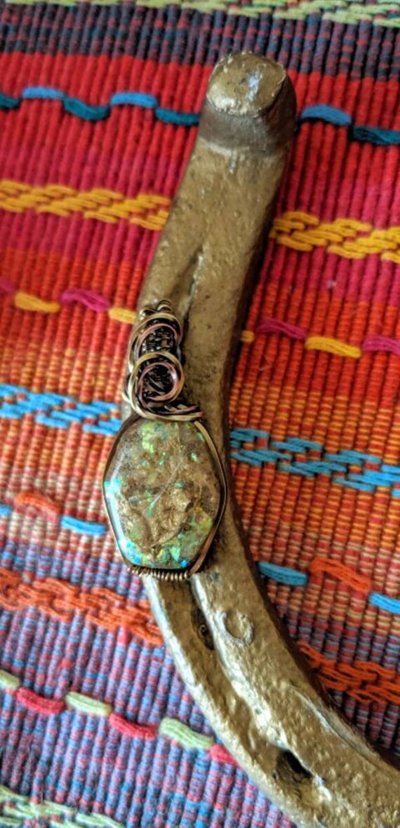 Draht Gewickelter Faux Opal Anhänger, Handgemachter Stein, Handgefertigter Opal, Boho Wire Wrapping Anhänger Draht Gewickelter Faux Opal Anhänger, Handgemachter Stein, Handgefertigter Opal, Boho Wire Wrapping Anhänger von SehraMoone