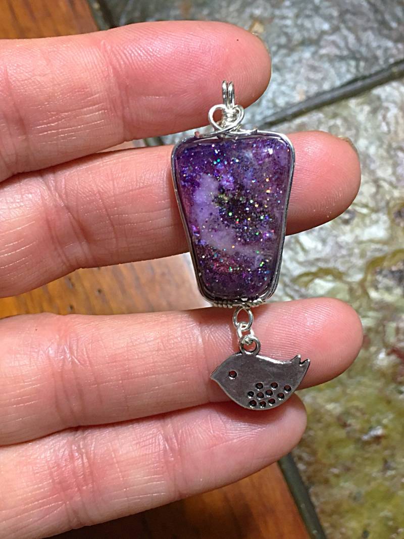 Draht Gewickelter Handgemachter Stein, Violetter Harzstein, Violette Halskette, Drahtgewickelter Anhänger, Boho Halskette Draht Gewickelter Handgemachter Stein, Violetter Harzstein, Violette Halskette, Drahtgewickelter Anhänger, Boho Halskette von SehraMoone