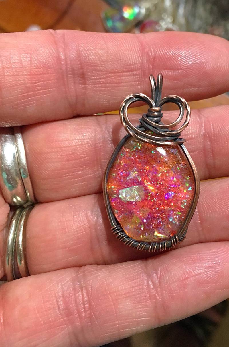 Kupferdraht Gewickelt Anhänger, Faux Feuer Opal, Harz Cabochon, Boho Modeschmuck Draht Anhänger Kupferdraht Gewickelt Anhänger, Faux Feuer Opal, Harz Cabochon, Boho Modeschmuck Draht Anhänger von SehraMoone