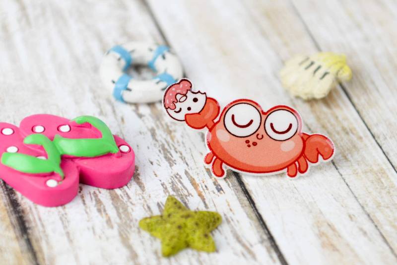 Emaille Anstecknadel-Kawaii Cute Art - Schrumpfplastik Krabbe Donut Brosche Krebs Sternzeichen - Frühling Schmuck Geschenk Für Frauen-Ozean von SehreensArtLab