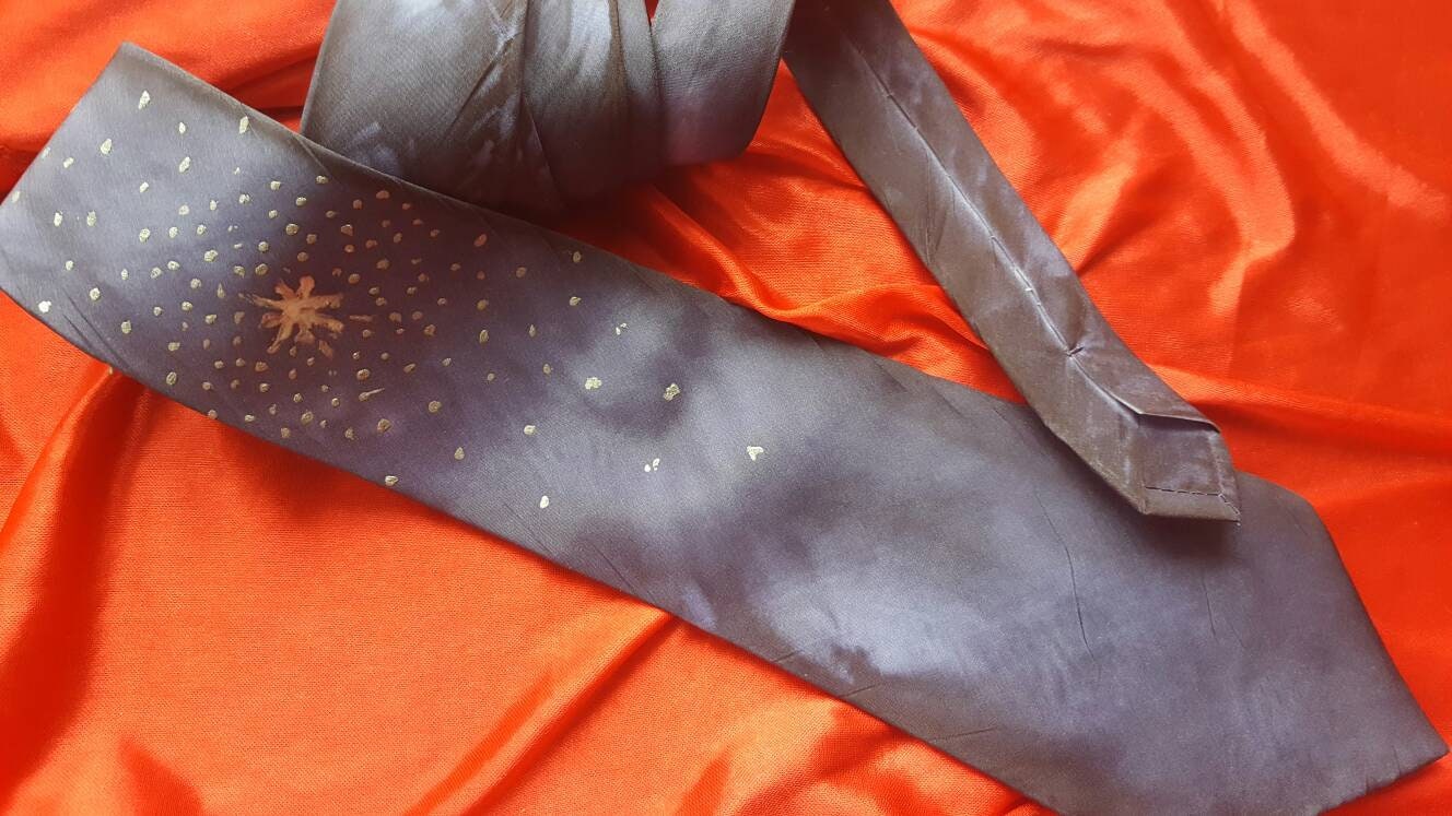 Exklusive Seidenkrawatte Mit Dezentem Weihnachts-/Adventsmotiv - Handbemaltes Einzelstück Besonderes Accessoire Für Die Feiertage von SeidenArt