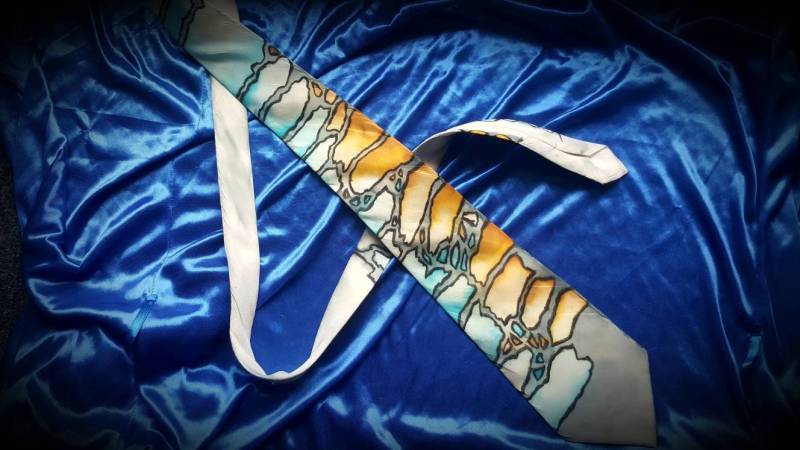 Seidenkrawatte, Handbemalt Mit Abstraktem Design in Blau, Grau, Goldgelb - Inspiriert Von Der Marsoberfläche Unikat von SeidenArt