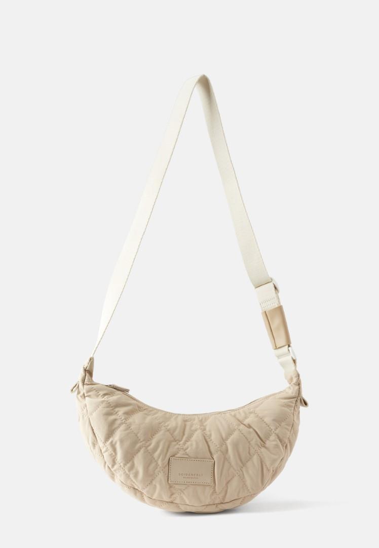 Seidenfelt - Handtasche Mit Reißversc Hetta Halfmoon Bag Chai Latte Sand von Seidenfelt