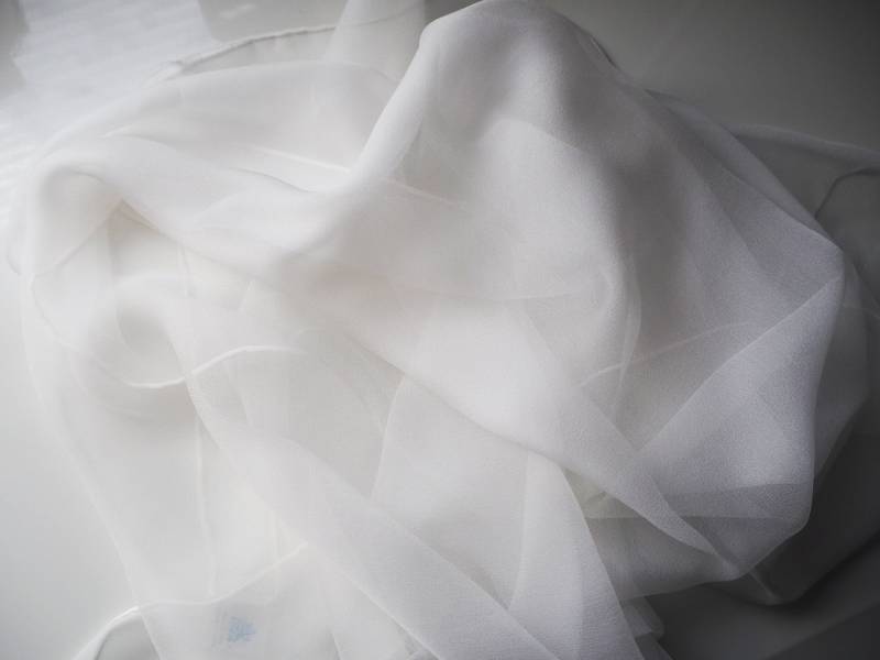 Seidentuch Chiffon 05 Weiß 90x90 cm Handrolliert Seide Zum Bedrucken Und Bemalen Seidentuch Chiffon 05 Weiß 90x90 cm Handrolliert Seide Zum Bedrucken Und Bemalen von Seidenfisch