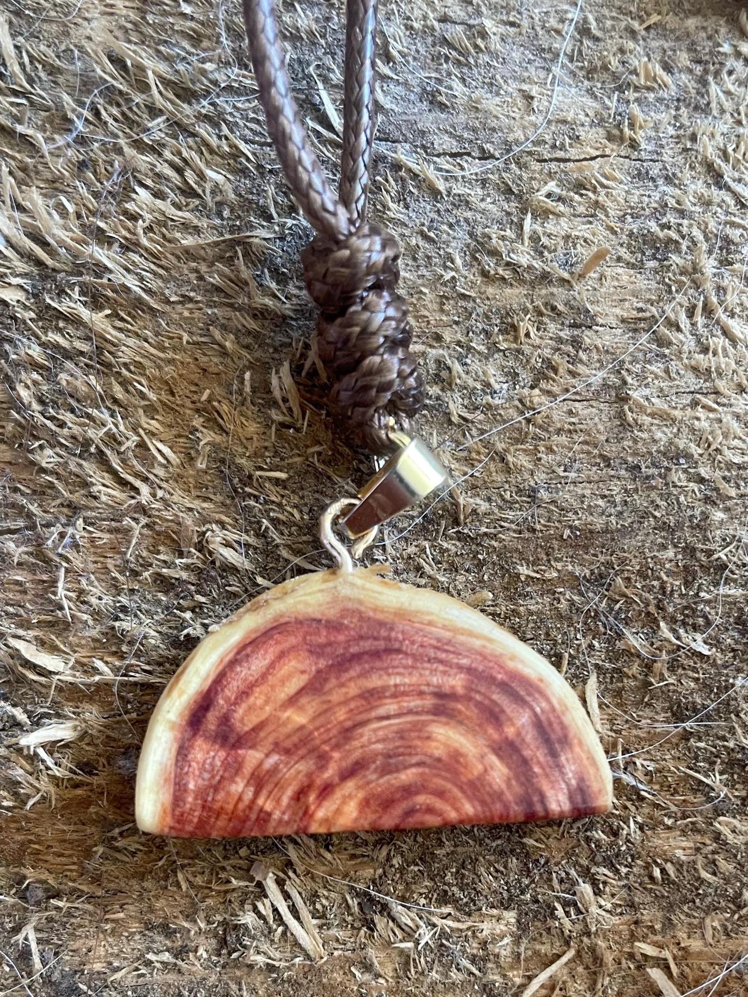 Baumperlenamulett „Sonnenschauer" Baumperlenamulett „Sonnenschauer" von Seiltaenzerei