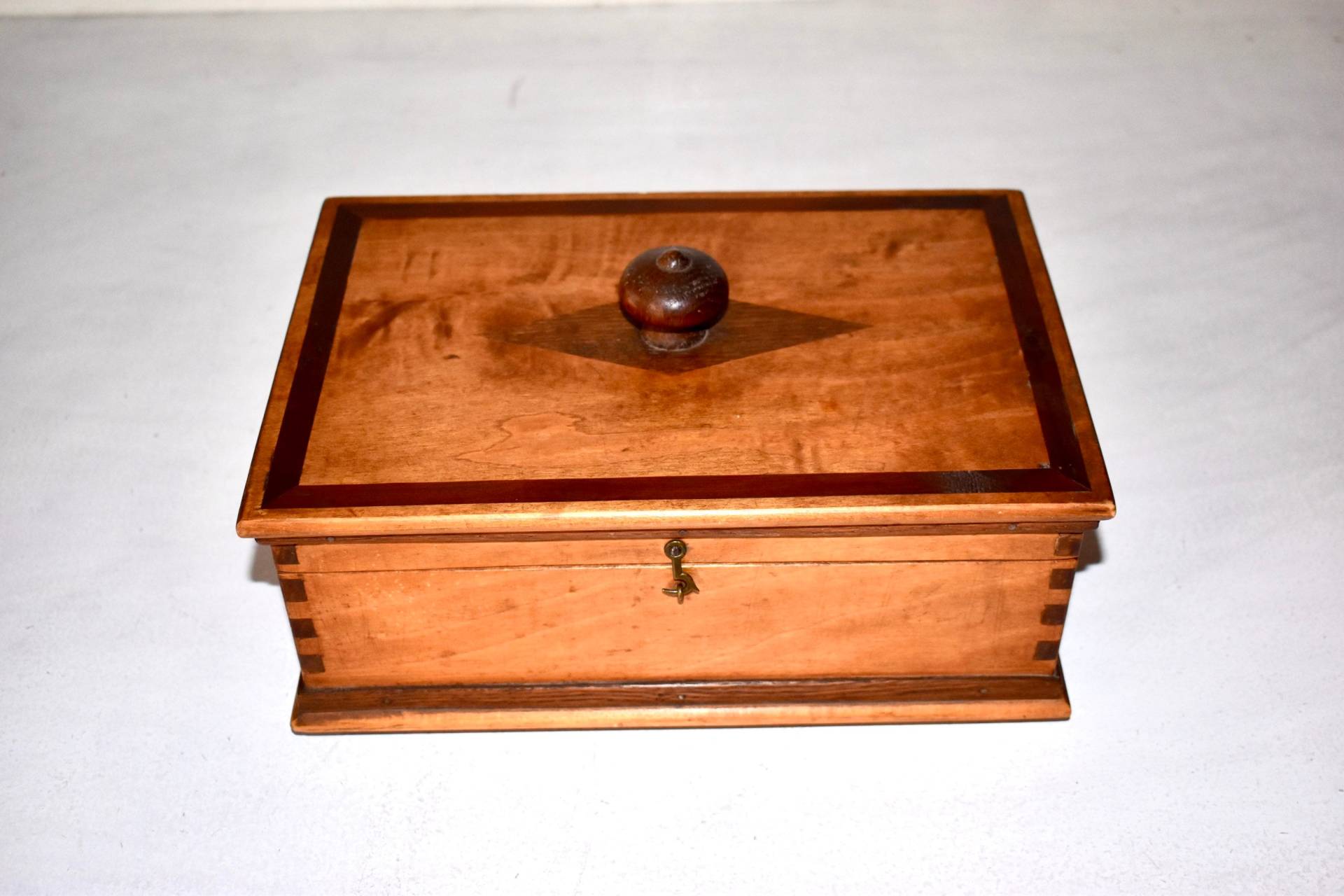 Antike Schmuckschatulle Aus Holz Handarbeit, Schmuckschatulle, 1920Er Jahre von SekulidisAntiques