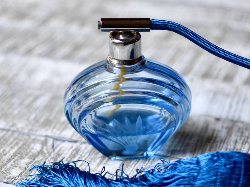 Vintage Facettierte Blaue Glas Art Deco Pomp Parfüm Flasche Retro Frauen Geschenk von SekulidisAntiques