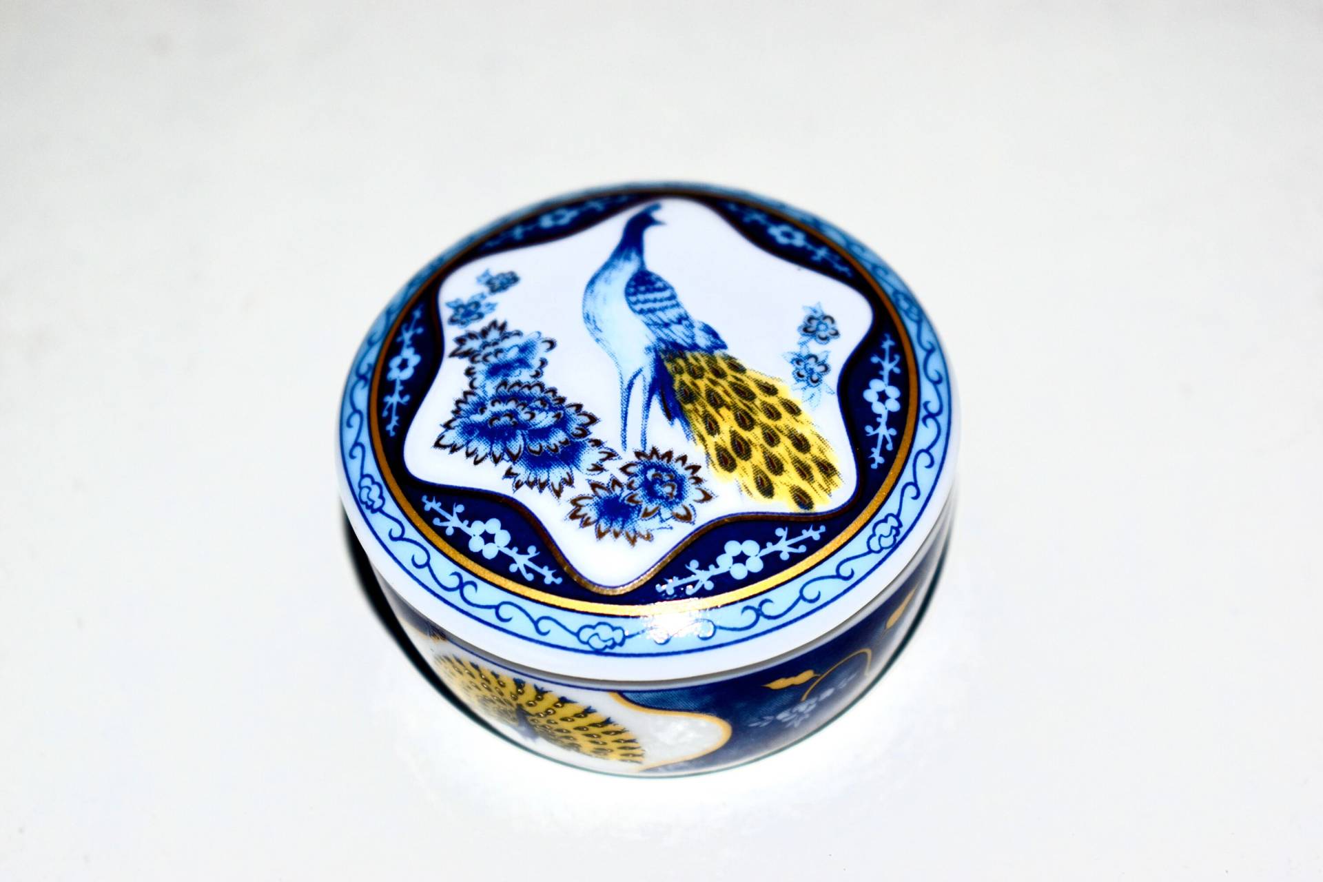 Vintage Kleine Schmuckschatulle Delprado Geschenk Porzellanbox von SekulidisAntiques