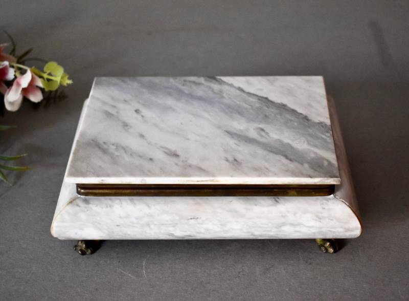 Vintage Marmor Stein Schmuckschatulle Trinket Box Damen Geschenk Vergoldet Retro Schmuck Aufbewahrung von SekulidisAntiques