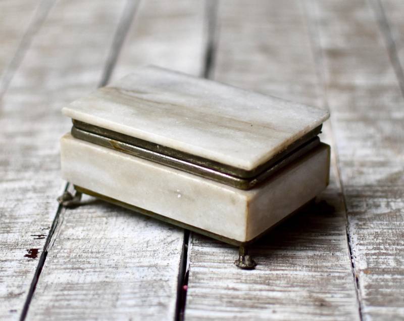 Vintage Marmor Stein Schmuckschatulle Trinket Box Frauen Geschenk Retro Schmuck Aufbewahrung von SekulidisAntiques