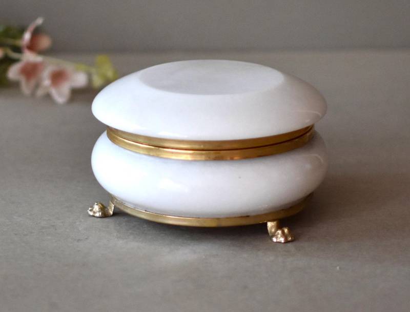 Vintage Oval Marmor Stein Schmuckschatulle Trinket Box Frauen Geschenk Vergoldet Retro Schmuck Aufbewahrung von SekulidisAntiques