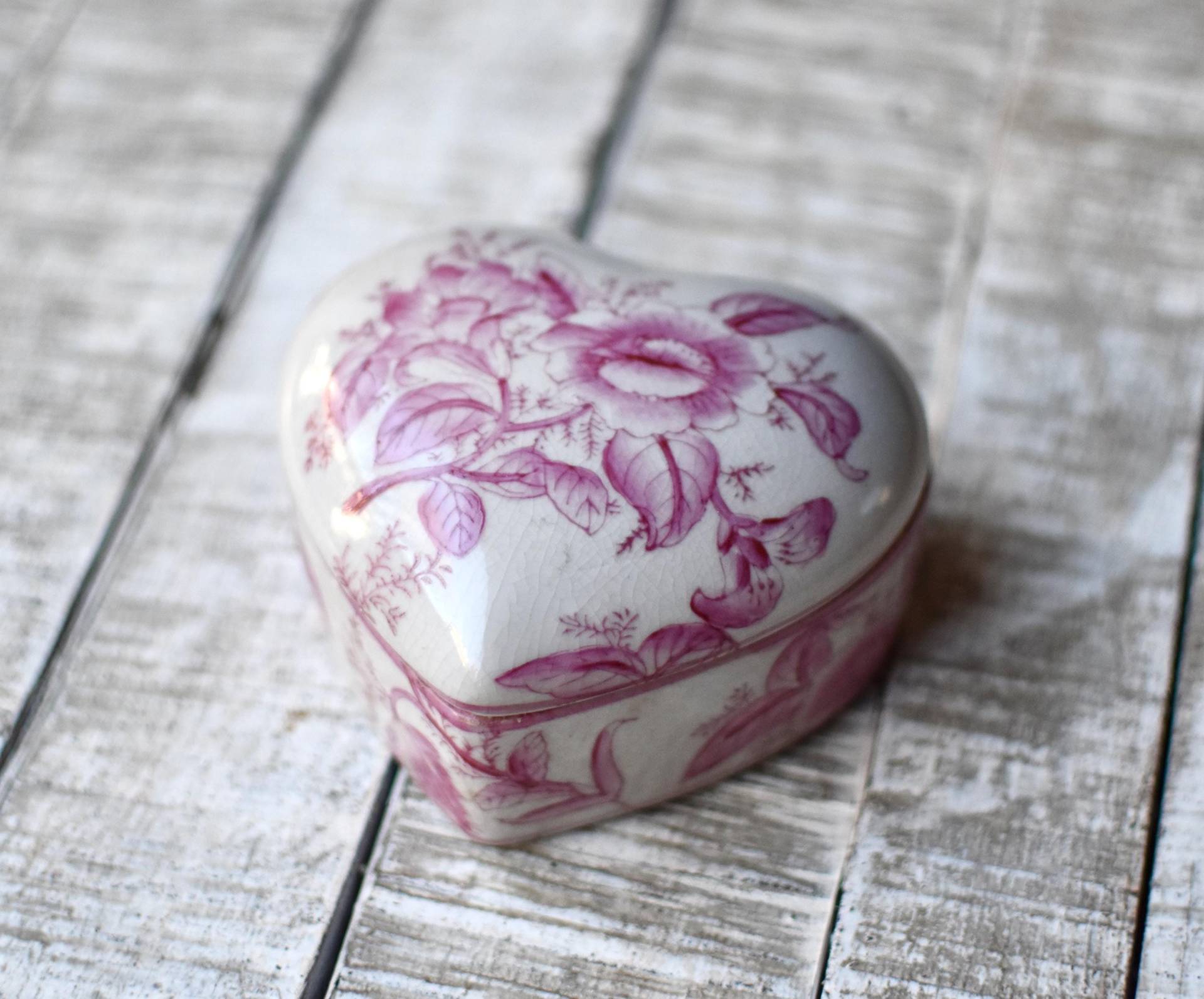 Vintage Porzellan Schmuckschatulle Herz Schmuckbox Frau Geschenk Blumen Gemalt von SekulidisAntiques