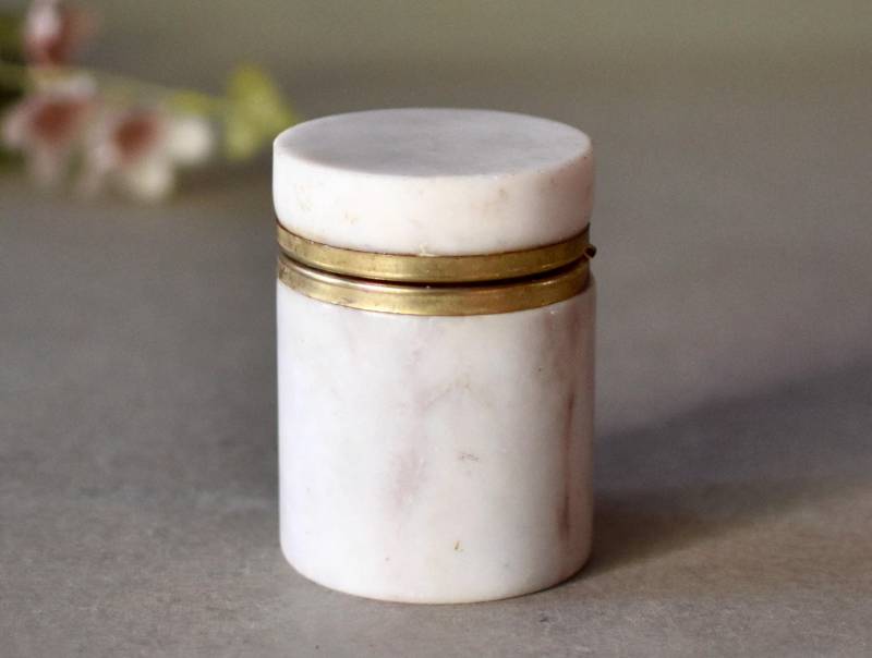 Vintage Zylinder Marmor Stein Schmuckschatulle Trinket Box Frauen Geschenk Vergoldet Retro Schmuck Aufbewahrung von SekulidisAntiques
