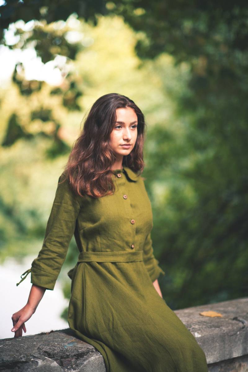 Damen Leinen Kleid, Vintage Retro Knielanges Kleid in A-Linie, Peter Pan Kragen, Herbst Boho Button Up von SelanaClothing