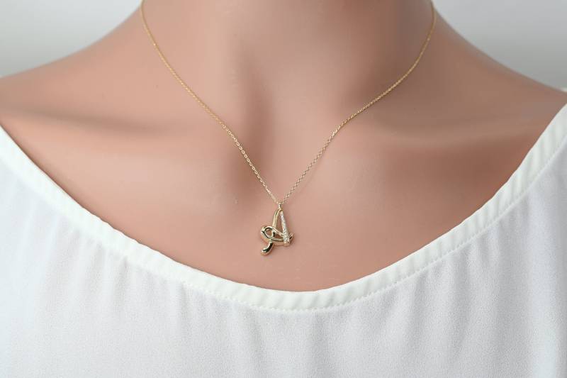 Massiver Gold Buchstabe A Moissanit Halskette Handgemachter Initialanhänger von SelanicaFineJewelry